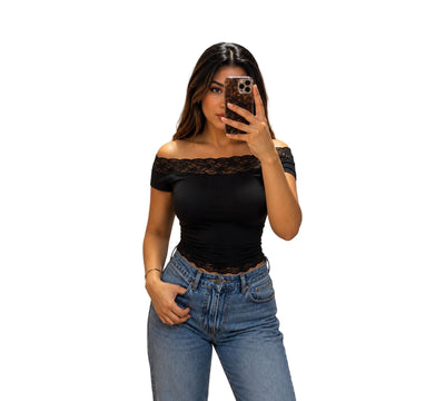 OFF SHOULDER DENTELLE TOP